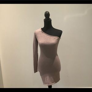 BCBG MaxAzria beautiful elegant dress, it’s in perfect condition.